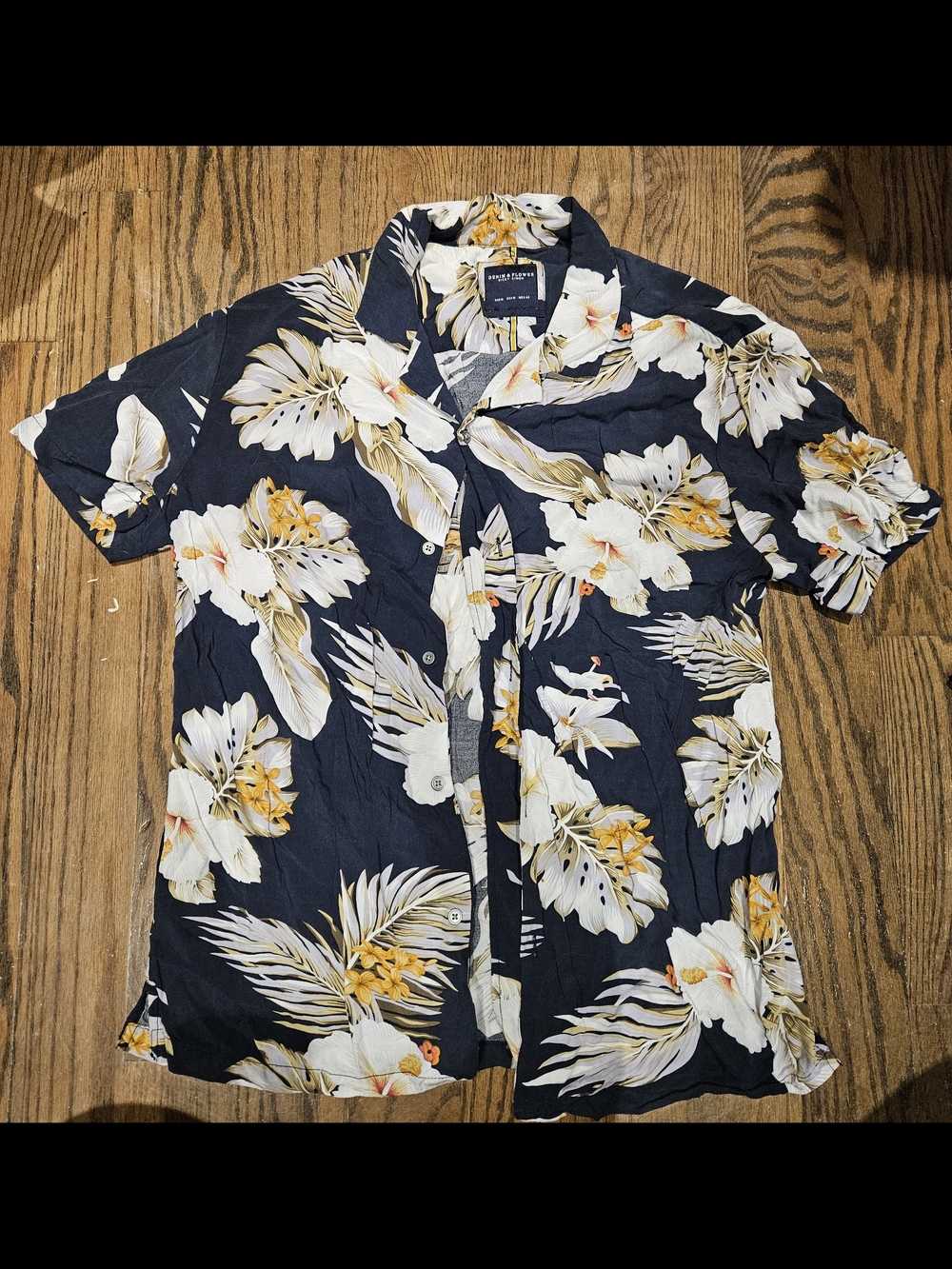 Denim & Flower Navy Floral Short-Sleeve Camp Shirt with White and Yellow Blooms